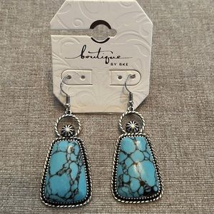 Buckle BKE earrings brand new